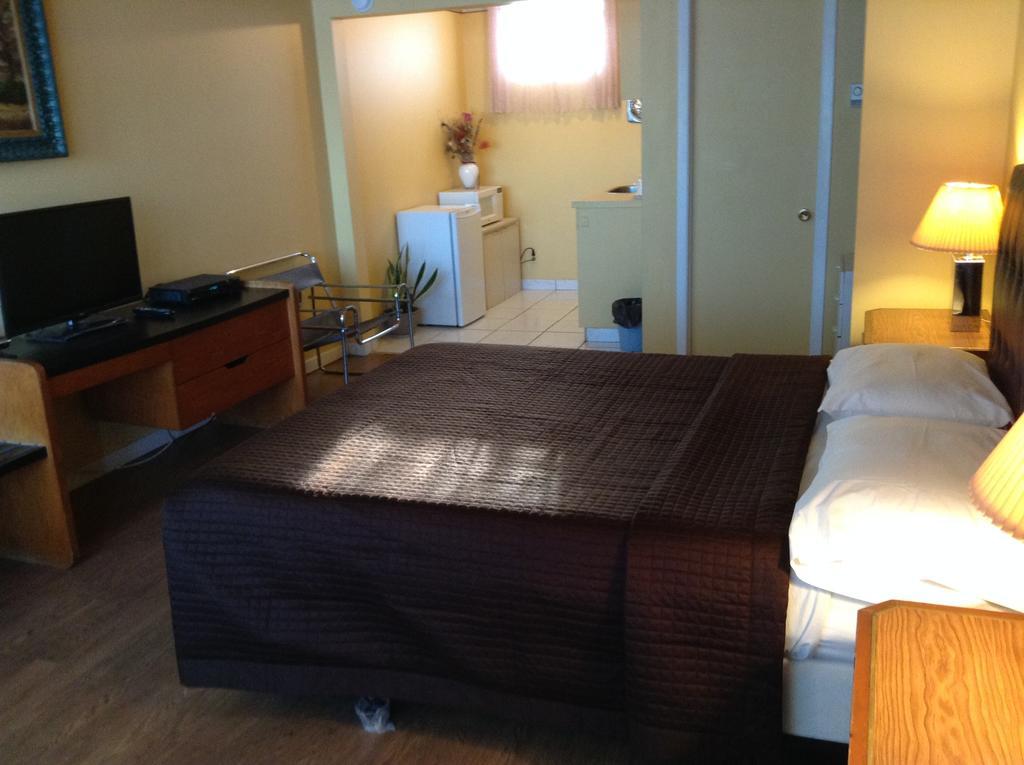 Motel Rive Du Lac Saint-Zotique Room photo